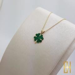 Yonca Kolye Ucu 14 Ayar Altın Yaprak Detaylı Orta