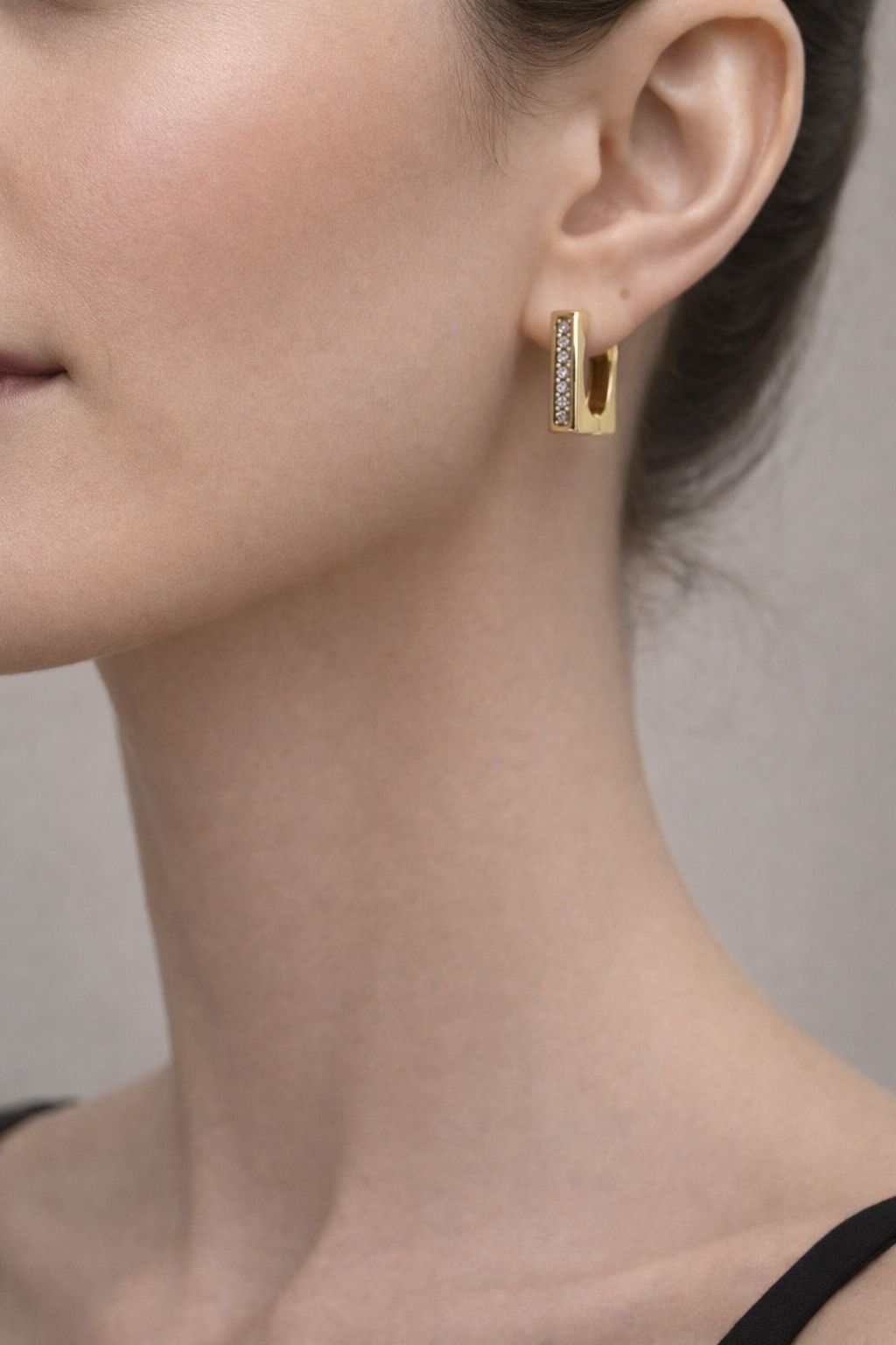 Taşlı Kare Form Halka Küpe - KP00534